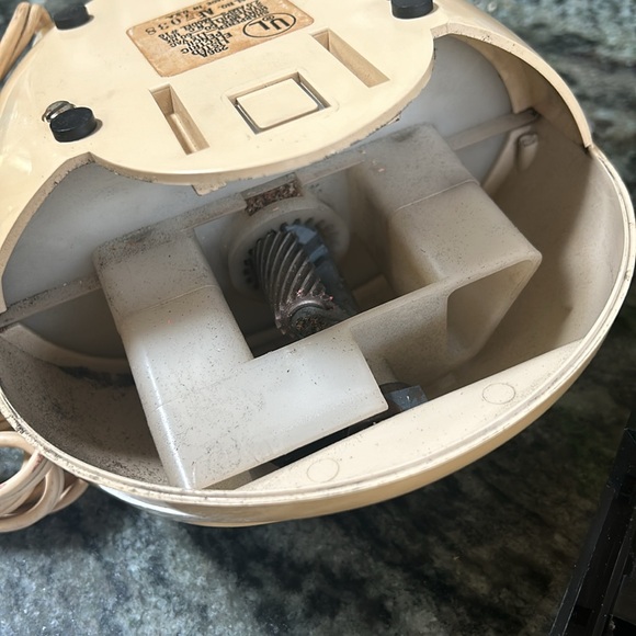 Vintage MCM Boston Egg Pencil Sharpener - Picture 6 of 13